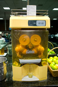 orange juicer at the Lima airport